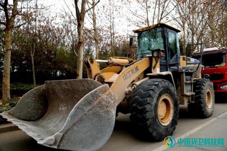 山东寿光：环卫备战降雪忙，&ldquo;清雪除冰&rdquo;大练兵