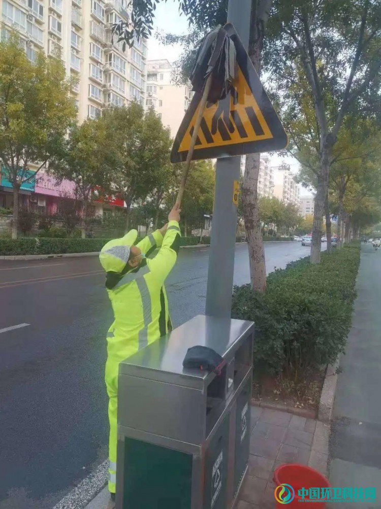 山东济南:烈烈寒风起冬霜,碌碌环卫清洁忙