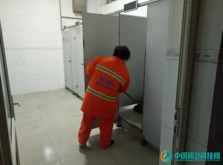 山东济南:烈烈寒风起冬霜,碌碌环卫清洁忙