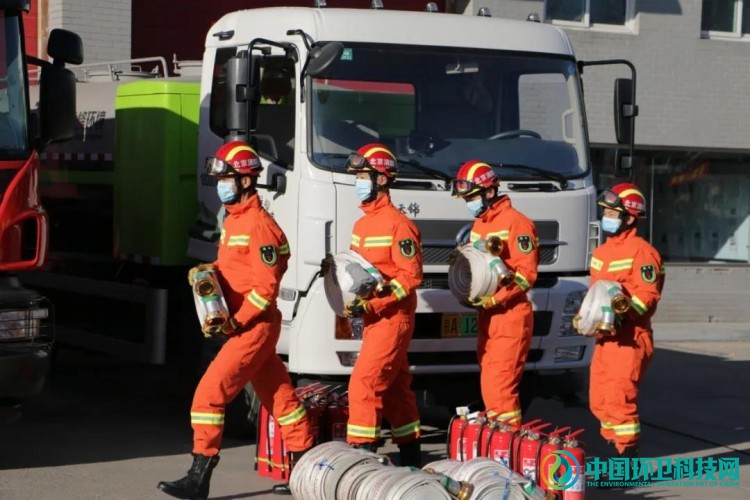 探索“消防+环卫”联勤新模式！北京延庆洒水车变身灭火车