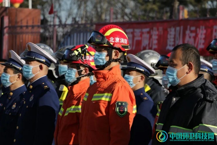 探索“消防+环卫”联勤新模式！北京延庆洒水车变身灭火车
