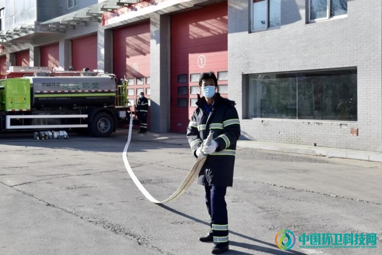 探索“消防+环卫”联勤新模式！北京延庆洒水车变身灭火车