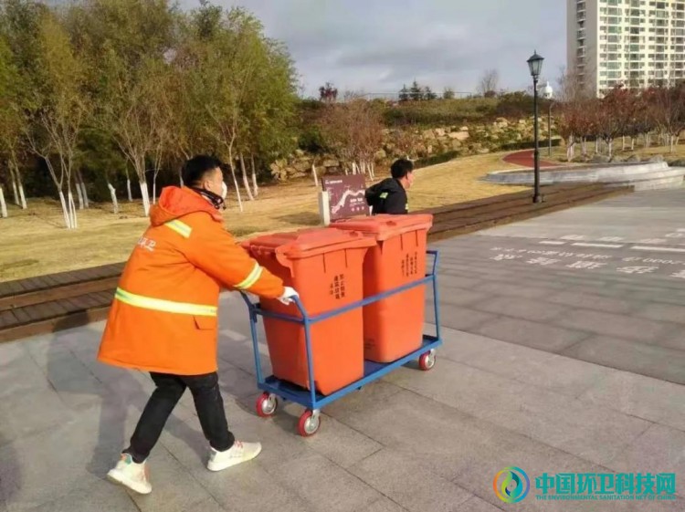 传承时传祥精神，威海市环卫人转变作风破解群众“如厕难”