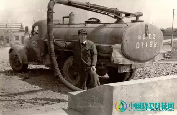 以前的服装可没这么时尚!细数环卫工人着装历史变迁