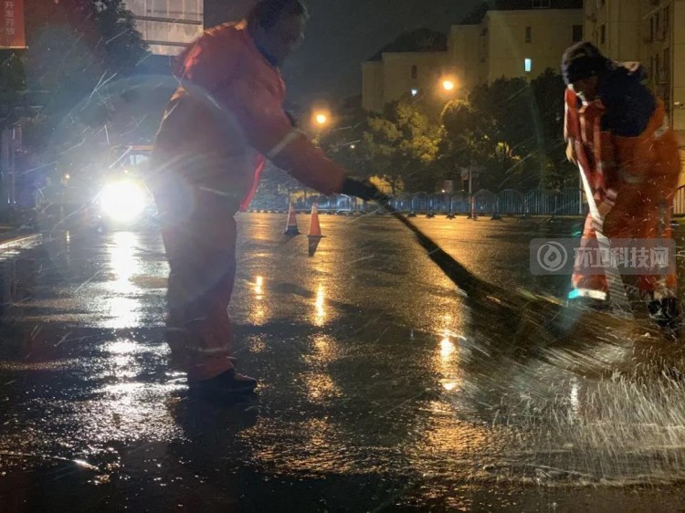 迎寒而上，守沪平安——记录寒潮下的环卫人