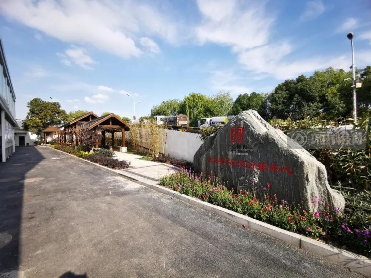 上海首家有害垃圾智能化分拣中心正式投入运营