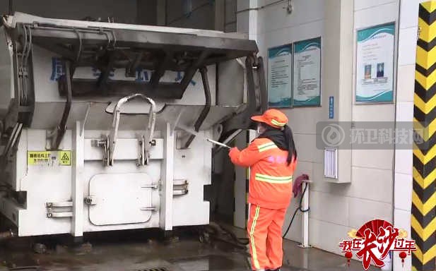 就地过年 | 长沙环卫工人：“知足常乐，这里过年更热闹！”