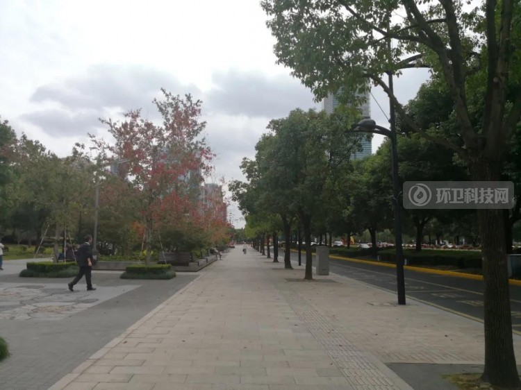 告别&ldquo;大扫把&rdquo;时代！上海世纪大道试点保洁新模式