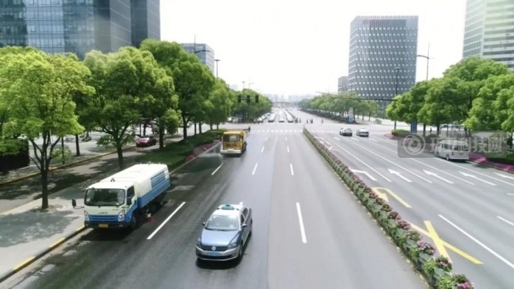 告别&ldquo;大扫把&rdquo;时代！上海世纪大道试点保洁新模式