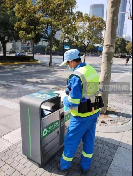 告别&ldquo;大扫把&rdquo;时代！上海世纪大道试点保洁新模式