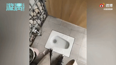 四川透明厕所走红:厕所革命就得锻造新体验!