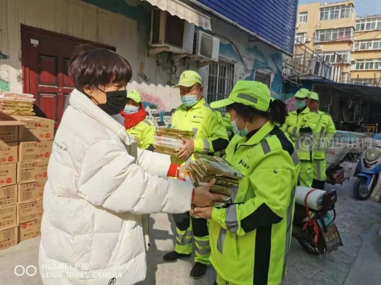 济南市中：情暖元宵节 慰问环卫工