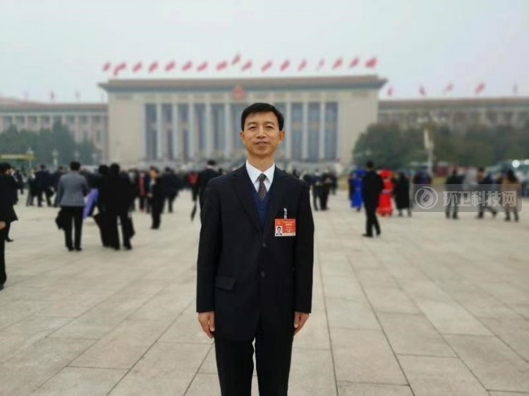 两会代表张金海：建议设立“中国环卫工人节”​