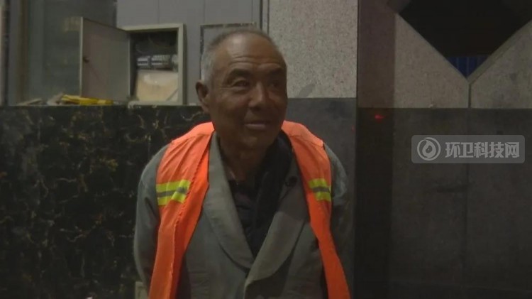 山东武城：环卫“夫妻档”，用勤劳换取城市的洁净！