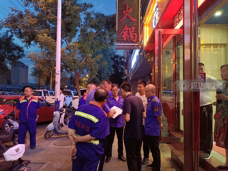 新增一班餐厨车辆！离石环卫中心集中整治夜市烧烤摊点垃圾